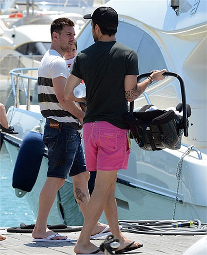 Messi cùng Fabregas đang có mặt tại bãi biển Ibiza, Tây Ban Nha