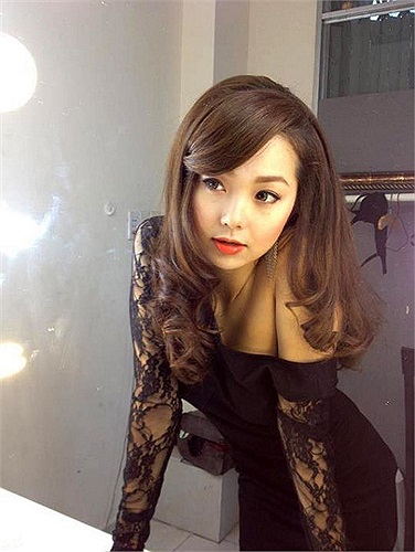 Gương mặt đẹp, thân hình nóng bỏng, Minh Hằng có những khoảnh khắc quyến rũ không thể rời mắt.