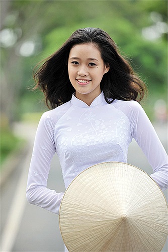 Cô gái này cũng rất yêu thích tà áo dài trắng nữ sinh