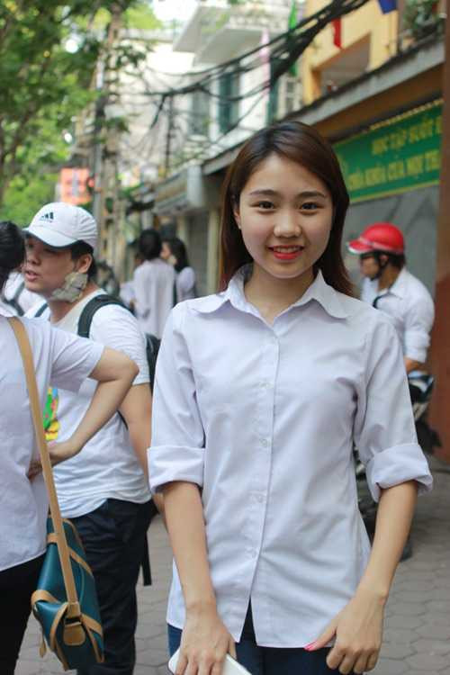 Miss teen Thu Trang thi tốt nghiệp