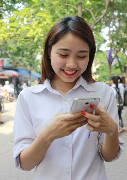 Miss teen Thu Trang thi tốt nghiệp
