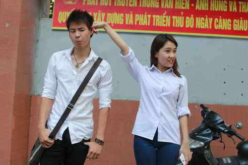 Miss teen Thu Trang thi tốt nghiệp