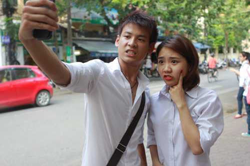 Miss teen Thu Trang thi tốt nghiệp