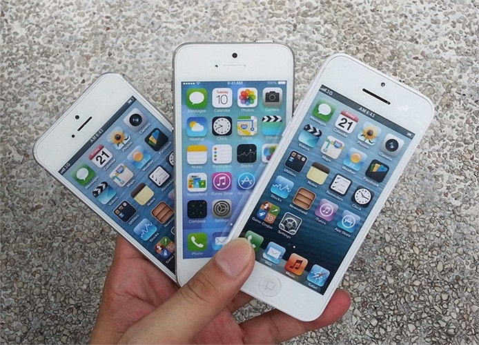 Từ dưới lên gồm bản mẫu iPhone 5, iPhone 5S và iPhone 5C.