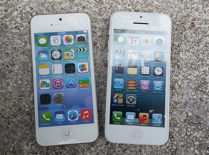 iPhone 5S và 5C có kích thước giống nhau, nhưng chất liệu iPhone 5C giá rẻ trông đơn giản hơn.