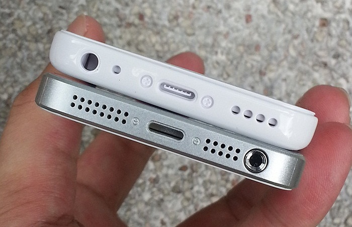 Sự thay đổi nằm ở cổng giao tiếp Lightning mới, nhỏ hơn.