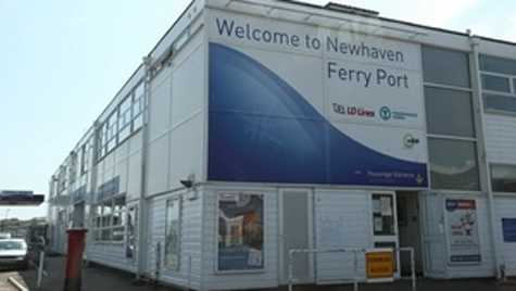Lối vào bến phà Newhaven-Dieppe thuộc thị trấn Newhaven 