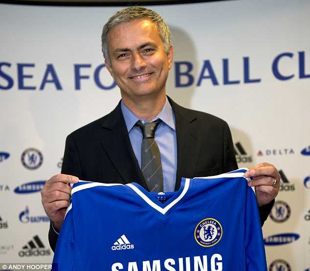 Mourinho nở nụ cười hạnh phúc