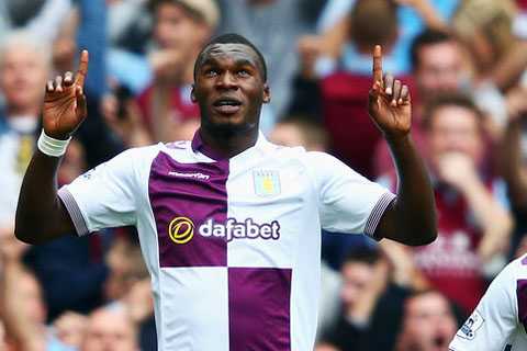 benteke ăn mừng bàn thắng