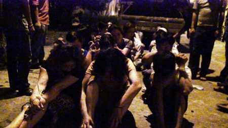 mũ kê pi, sòng bạc