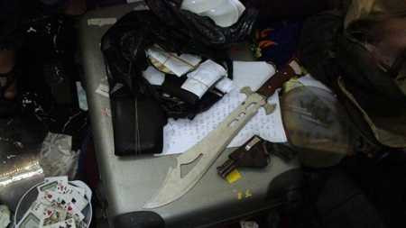 mũ kê pi, sòng bạc