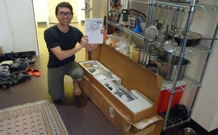 Một người đàn ông ở Washington (Mỹ) đặt mua TV trên trang Amazon lại nhận được khẩu sung trường dài gần 1m. Sự việc được thông báo với cơ quan cảnh sát và khẩu súng được thu giữ.