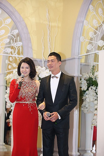 Lý Nhã Kỳ và bạn trai tin đồn tay trong tay không rời. Tạ Thiên Hoa phủ nhận có tình ý với Lý Nhã Kỳ, họ chỉ là bạn bè và scadal bị bắt gặp đưa Lý Nhã Kỳ về nhà giữa đêm chỉ là hiểu lầm