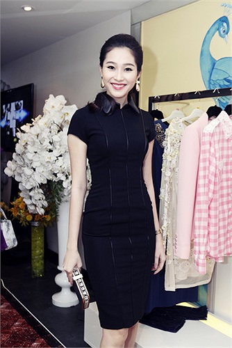 Hoa Hậu Thu Thảo rạng rỡ