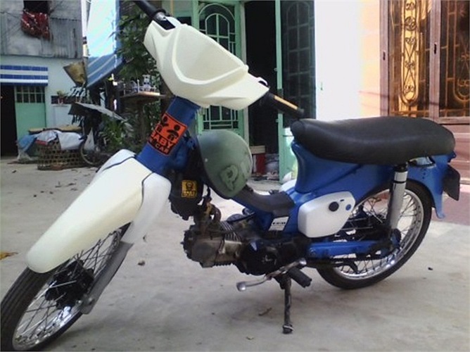 Honda Cub độ đầu Yamaha Nouvo.