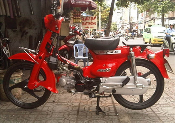 Honda Litte Cub 50 màu đỏ tươi, vành đúc.