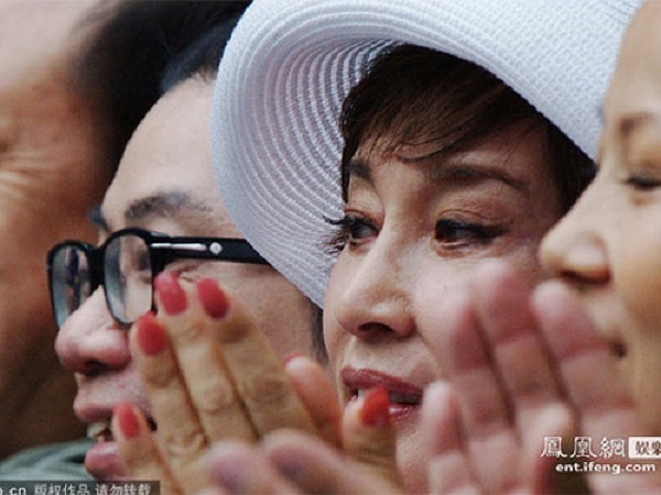 Không thể phủ nhận, sự trẻ trung của Hiểu Khánh có sự trợ giúp đáng kể của công nghệ trang điểm và photoshop!