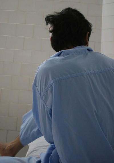 Nổ súng bắn 5 cán bộ: Lời kể người thoát khỏi họng súng