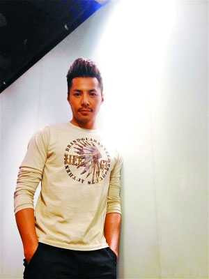 Nam diễn viên TVB nức nở phủ nhận bán dâm đồng giới