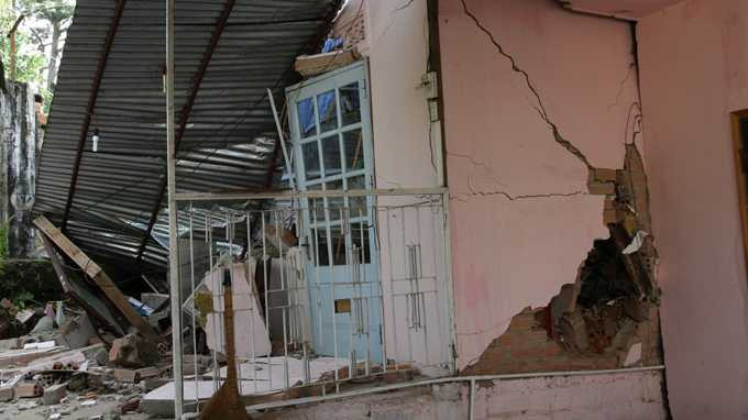 xem tivi, xe tải, nguy kịch