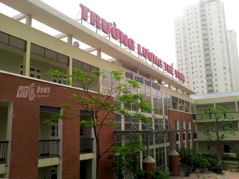 Nam sinh rơi từ tầng 23, giáo viên, bạn học bàng hoàng