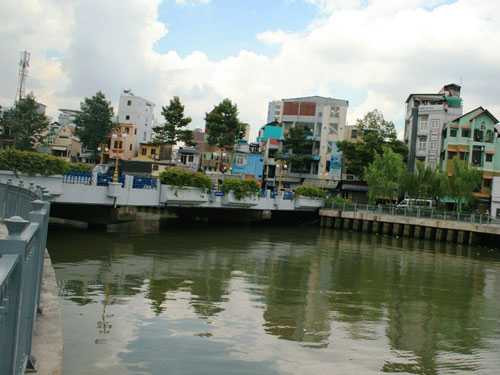 Đoạn kênh Nhiêu Lộc nơi một thanh niên tự tử trưa 14-5