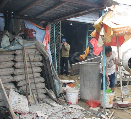 Khoảng 9 giờ sáng ngày 29/7, một công nhân tên N.N.T (sinh năm 1986, quê TT-Huế) đã gặp một tai nạn điện giật khá hy hữu dẫn đến tử vong. 