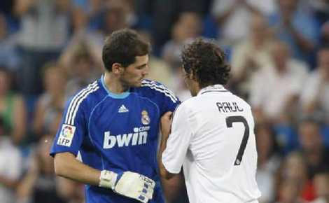  Raul ra đi, Casillas trở thành biểu tượng của Real.