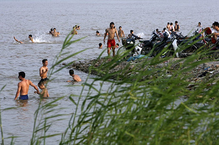 Do thời tiết mùa hè oi bức nên cứ khoảng 17h chiều hàng ngày, 