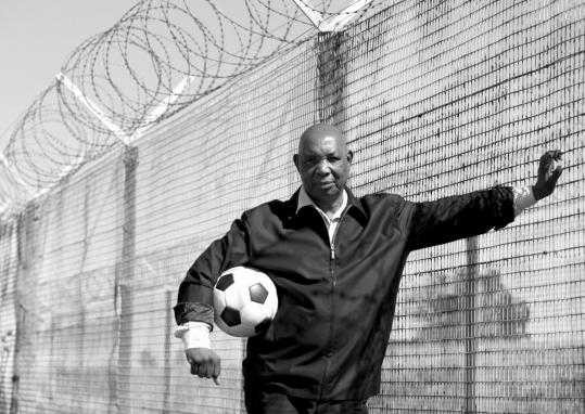 Anthony Suze đã chơi bóng 15 năm trong nhà tù tại Nam Phi