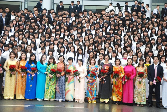 Ngày hội áo dài trường Ams là hoạt động thường niên của những học sinh lớp 12 nhằm kỷ niệm những năm tháng học tập dưới mái trường này (Ảnh: Quỳnh Trang - Vũ Mạc Hưng)