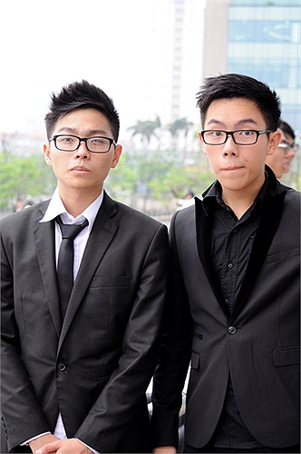 Những nam sinh trường Ams cũng chững chạc trong những bộ vest lịch lãm