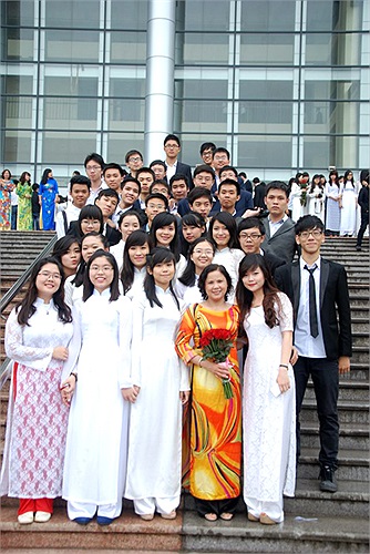 Ghi lại những bức ảnh ý nghĩa với các thầy cô giáo