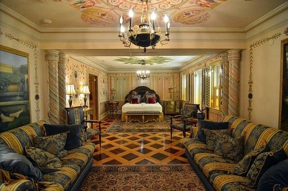 Căn biệt thự của nhà thiết kế thời trang huyền thoại thời trang Ý Gianni Versace được ví như viên ngọc của vùng biển miền Nam nước Mỹ. 