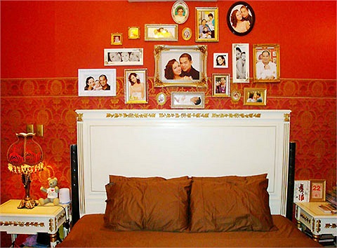 Màu đỏ là tông màu chủ đạo của phòng ngủ, nó giúp khơi gợi tình yêu nồng nàn của hai vợ chồng Thúy Hạnh.