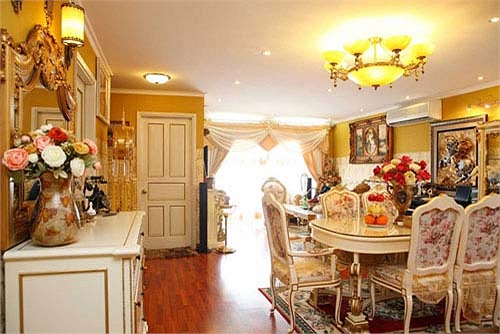 Mỗi căn phòng trong nhà được trang trí bởi màu sắc khác nhau để tạo nên cảm giác đa chiều.