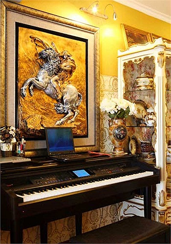 Phong cách nội thất thống nhất với những họa tiết và kiểu dáng đậm chất cổ điển sang trọng.