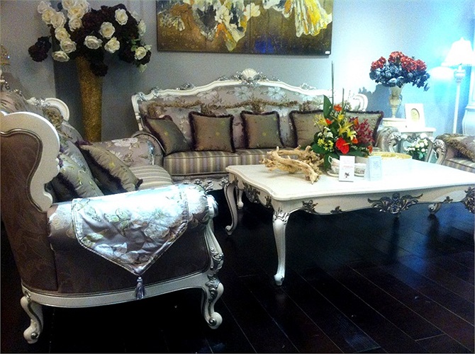 Ví dụ như bộ bàn ghế salon này có giá lên tới hơn 160 triệu đồng