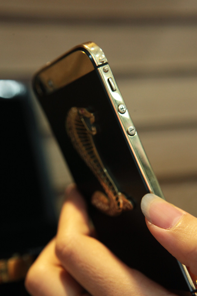 iPhone 5 đúc vàng khảm rắn bom tần 2013 chính thức ra mắt tại DVS DIGITAL 