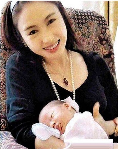 Lê Tư đã sinh được ba cô công chúa cho đại gia họ Mã.