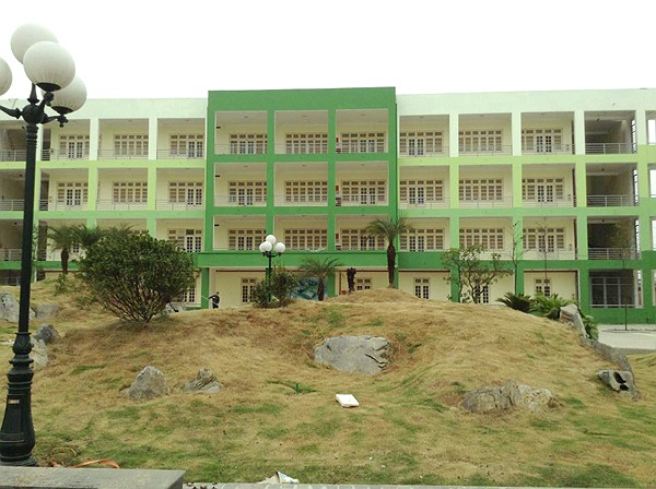 Thậm chí trường còn có cả khu được thiết kế như công viên