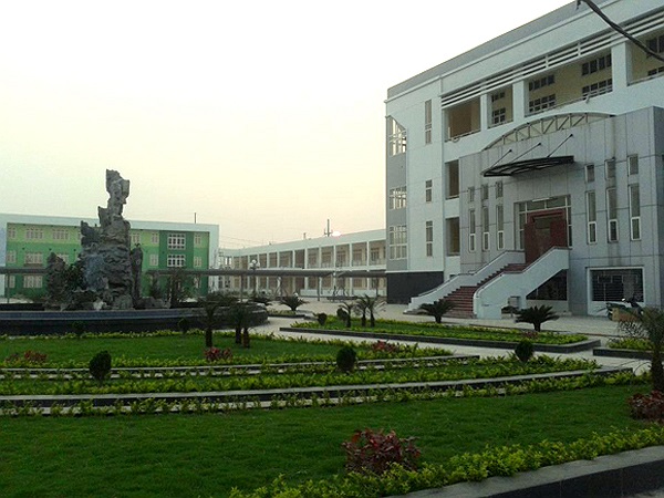 Thư viện mới khang trang, rộng rãi sẽ níu chân các bạn trẻ vào đọc sách