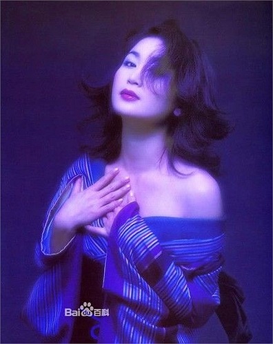 Nữ diễn viên trẻ xinh đẹp tỏ ra táo bạo khi không ngần ngại thể hiện những cảnh quay nóng bỏng. 