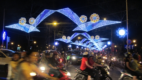 Pháo hoa rực sáng bầu trời Sài Gòn 