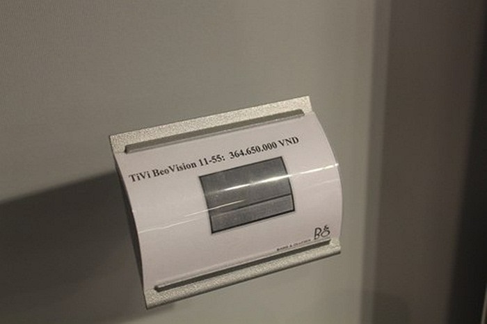 Giá bán của chiếc TV 55 inch này là gần 365 triệu đồng. 