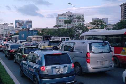 tắc đường về sân mỹ đình