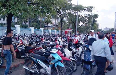 tắc đường về sân mỹ đình