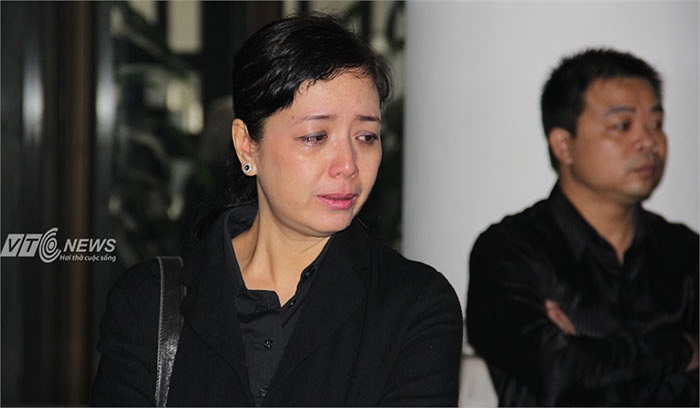 Chị không giấu nổi những giọt nước mắt nghẹn ngào.