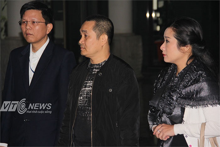 Xuân Hinh tiếc thương chia tay nghệ sỹ Văn Hiệp. Anh đến đám tang cùng với Thanh Thanh Hiền.