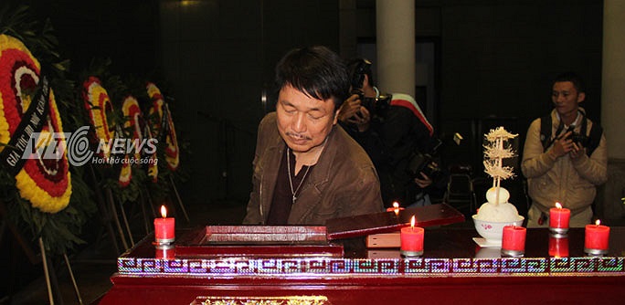 Nhạc sỹ Phú Quang cũng có mặt trong lễ viếng.